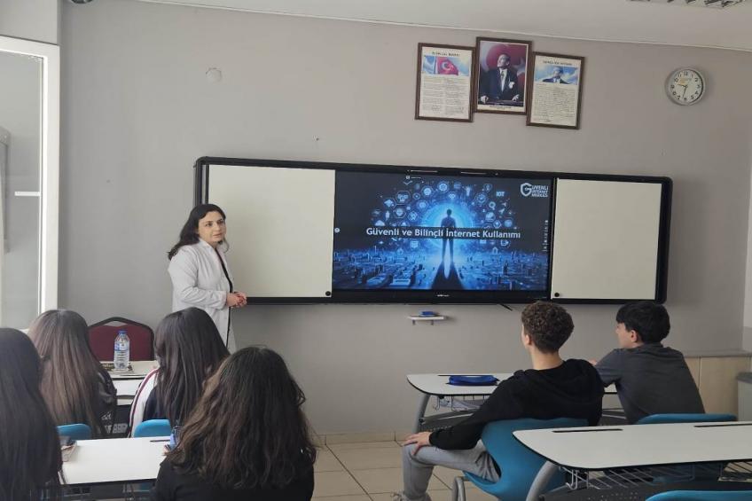 GÜVENLİ VE BİLİNÇLİ İNTERNET
